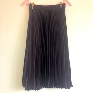 H&M pleated skirt